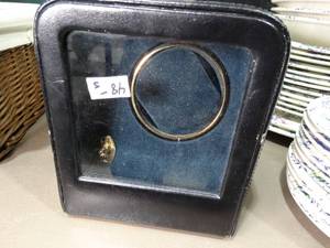 lot 27805 image: Odd - Unique Case that Rotates Inside