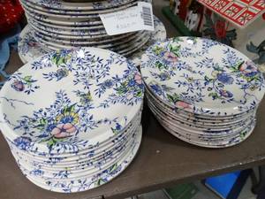 lot 27807 image: Vernon Kilns - Santa Rosa - Approx 50 Pieces of China