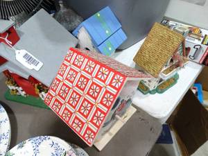 lot 27808 image: Lot of Bird House Decor