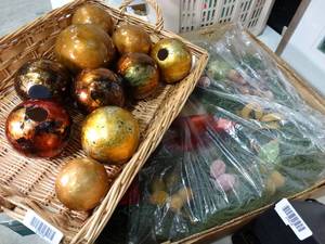 lot 27815 image: Seasonal Decor  Glass Balls