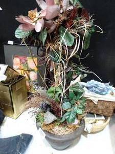 lot 27826 image: Medium Sized Planter w Faux Plants