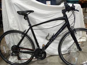 lot 02 image: Quality Specialized Sirrus 21-Speed  City Bike Large Frame & Flat Bars w 700c Wheels