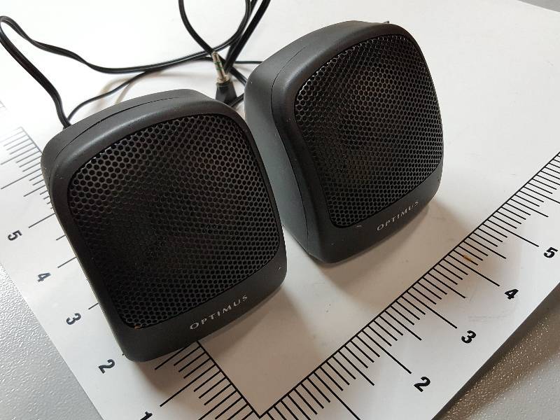 lot 7649 image: Cool little pair of speakers for phone or other devices.  Look over the plug
