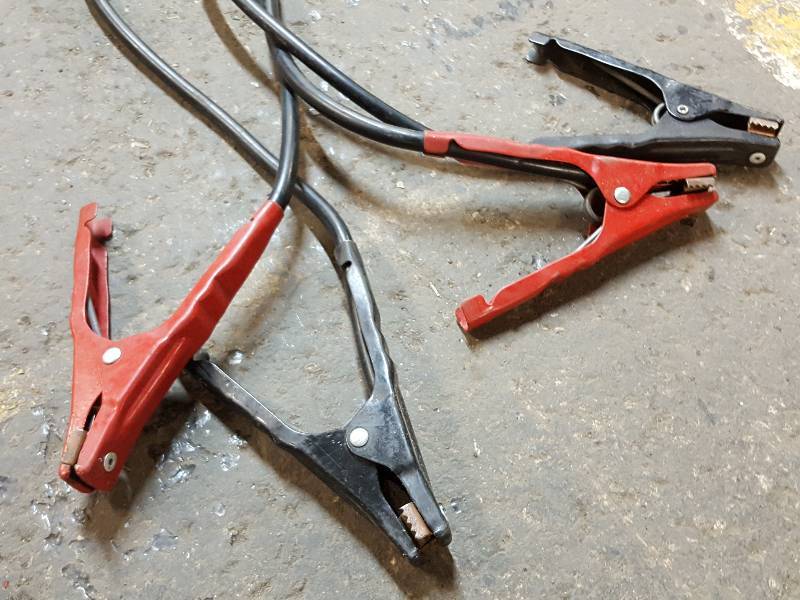 lot 7651 image: Very nice 16 foot long set of HD real copper jumper cables with the quality clamps too.