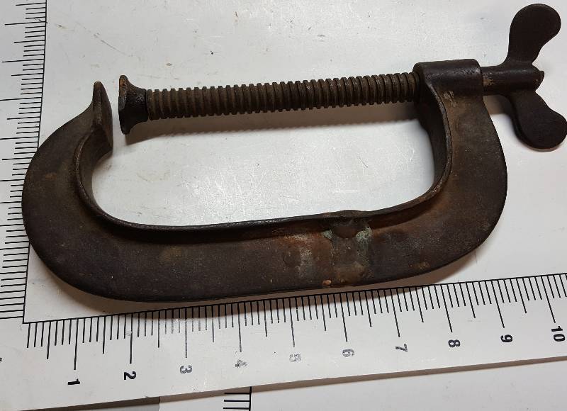 lot 7627 image: HD 6 C clamp in good operable condition.  It has been welded years ago but has good alignment