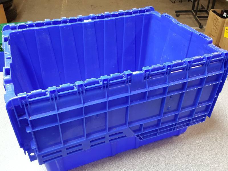 lot 7625 image: Dual lid Blue 22 X 16 X 12 HD stackable heavy duty tote 1 at a time