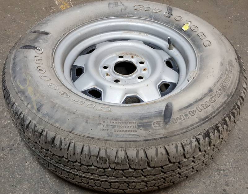 lot 7571 image: NOS Ford 80s Ranger pickup rally 14 wheel w original Firestone P21570R14 tire