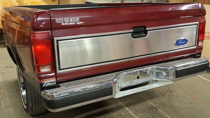 lot 7572 image: Ford 80s Ranger pickup 6 foot bed, bumper chassis for trailer or replace yours