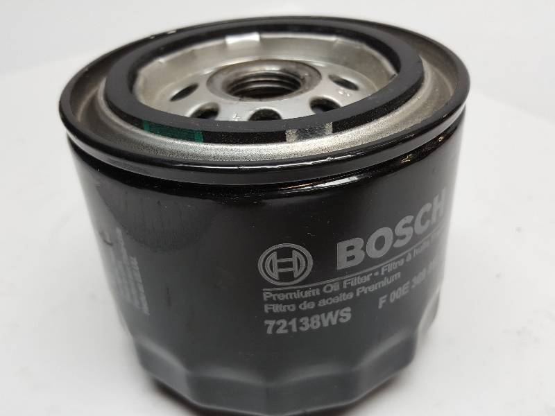 lot 7661 image: Bosch 72138WS  F00E369855 premium Engine Oil Filter fits many Volvos.