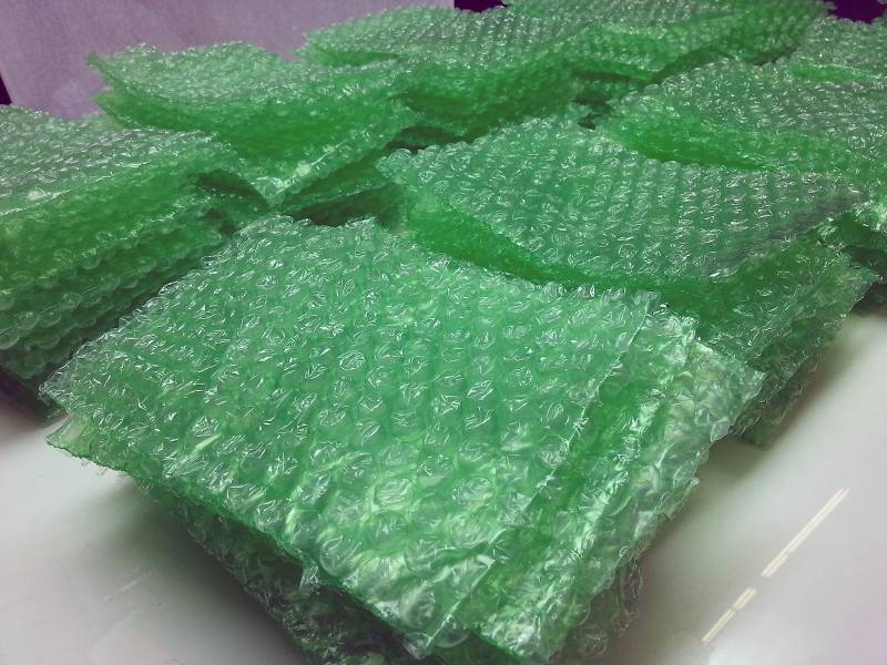 lot 9020 image: Full case of 1250 padded 5 X 7 material component parts protection padded bags.