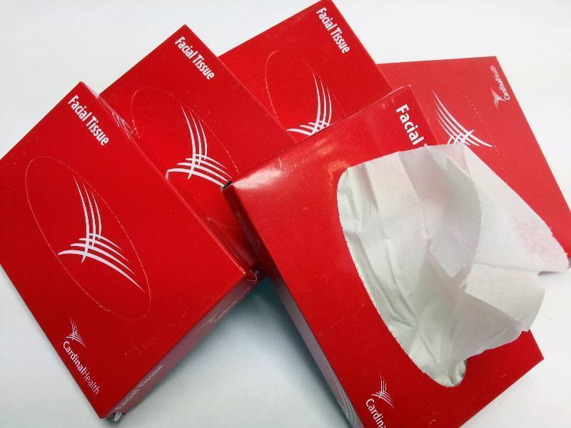 lot 8813-2 image: 5 new purse size (5.7 X 7) boxes of 40 facial 2 ply absorbent tissues.  At this price you can keep one in the truck