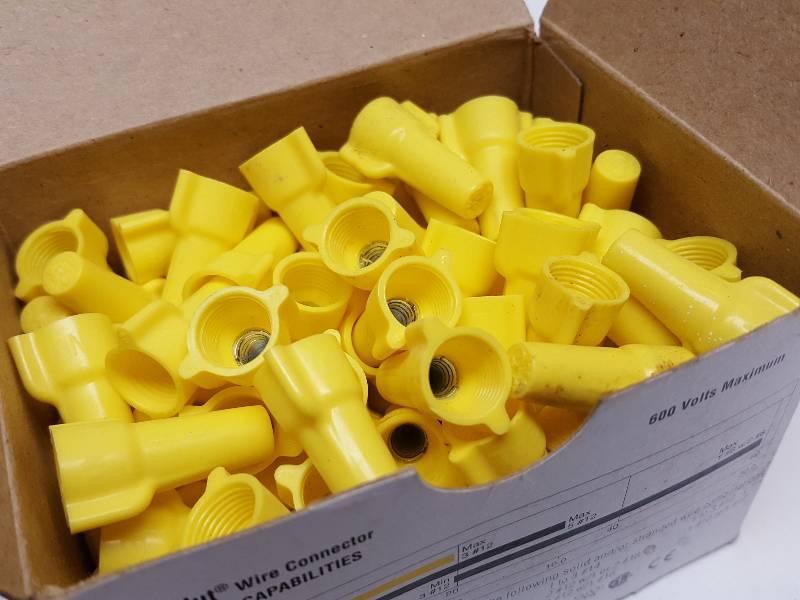 lot 7582 image: Full box of 100 Ideal 30-451 Yellow wing nut connectors