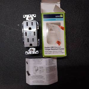 lot 1099 image: Leviton Decora Usb Charger 15A Receptacle 6A Dual Type-C Grey