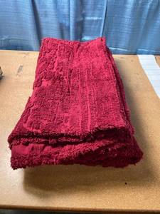 lot 1217 image: Better Trends Queen Burgundy 102x110 in