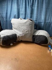 lot 1225 image: IZOD Sherpa Back Rest 20x21x16 in Pillow