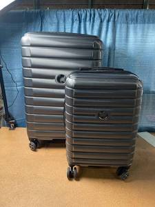 lot 1233 image: Delsey Paris 2-Piece Hardcase Spinner Luggage Set