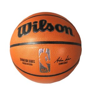 lot 1261 image: Wilson Signature Series IndoorOutdoor Size 7 Basketball
