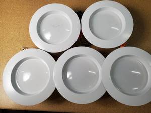 lot 4220 image: Recessed LED Lights Pack of 5 9.4 Watts