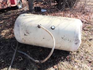 lot 6912 image: 150 gal Poly Tank