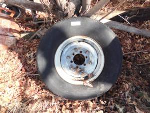 lot 6908 image: Wheel for 1958 - 1959 Chevrolet Truck