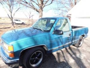 lot 6900 image: 1998 Chevrolet Cheyenne 1500 Short Bed  V6 Pickup
