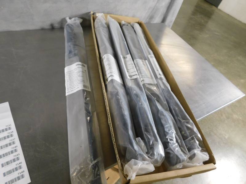 lot 7132 image: Lot of Diversey Ultra Interior Mop Handle