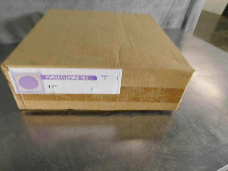 lot 7157 image: Lot of Purple 17 Cleaning Pads