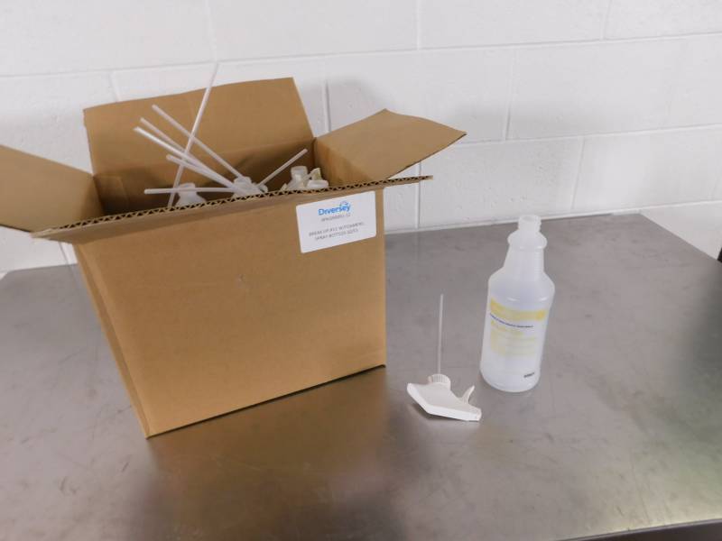 lot 6817 image: Lot of Diversey Spray Foamers Bottles