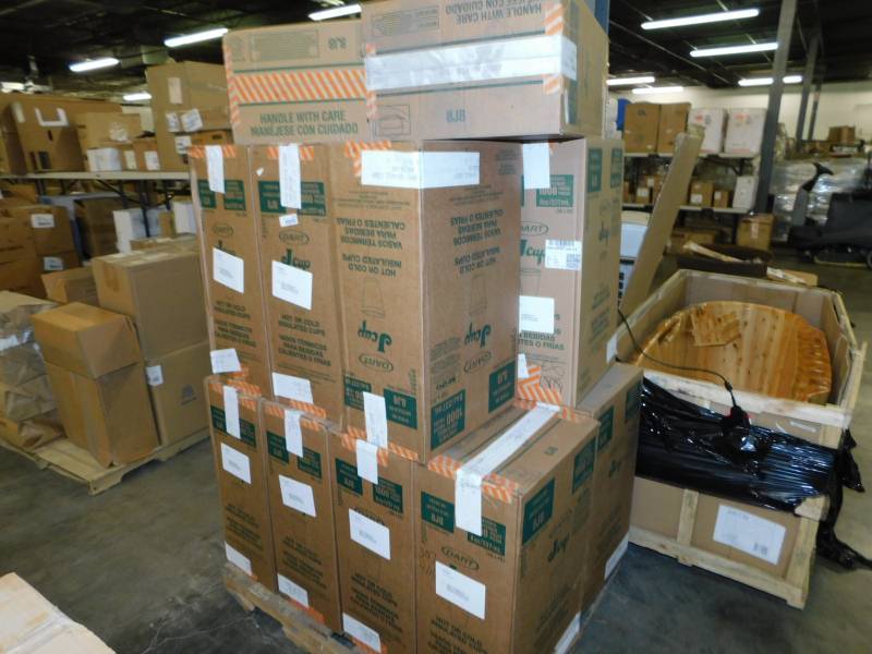 lot 6842 image: Very Large Lot of Dart 8oz Hot or Cold Drink Cups