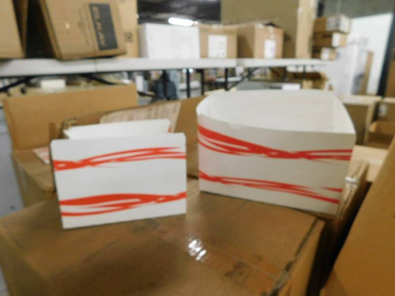 lot 6846 image: Very Large Lot of Take Out Boxes Two Different Sizes