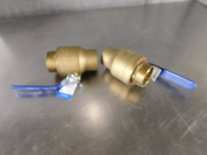 lot 6923 image: Lot of Dura Pro 2 CXC Ball Valves