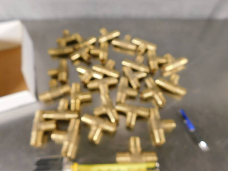 lot 6924 image: Lot of Brass T Fittings