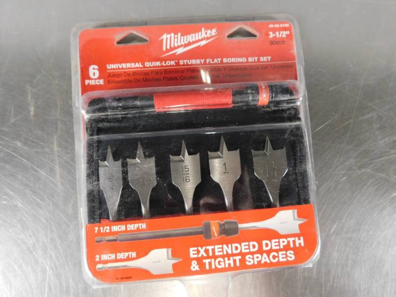 lot 6914 image: Milwaukee Universal Quiklok Stubby Flat Boring Bit Set