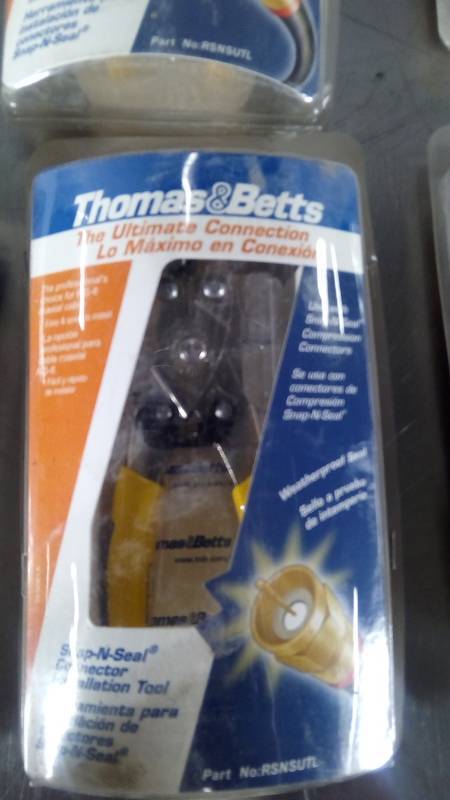 lot 6918 image: Lot of TB RSNSUTL SNAP-N-SEAL INSTALLATION