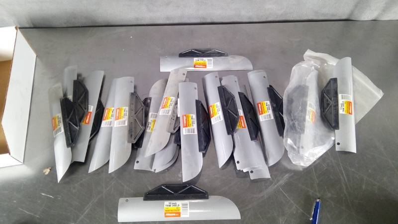 lot 6925 image: Lot of 10 Trim Shield Display Set of 25