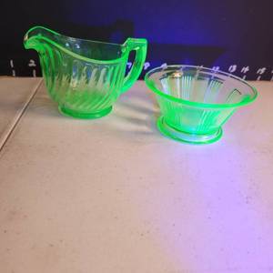 lot 1011 image: Uranium glass creamer & sugar bowl