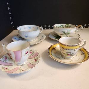 lot 1013 image: 4 tea cups and saucers (one is Halsey)