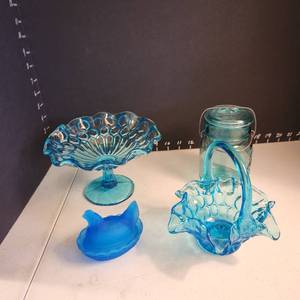 lot 1015 image: Candy dish, 2 pc chicken, jar and basket (handle has been repaired)