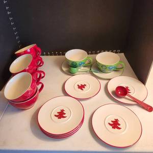 lot 1017 image: Starbucks coffee cups and saucers