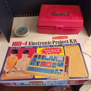 lot 1036 image: Science Fair electronic project kit and Erector set