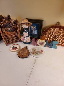 lot 1053 image: Home decor