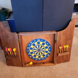 lot 1064 image: Vintate dart board in case