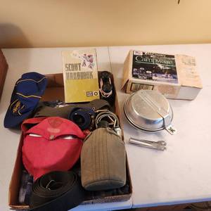 lot 1066 image: Boy Scout handbook, campware, canteen, binoculars, hat and more