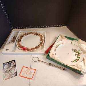 lot 1071 image: Andrea by Sadek holiday cake plate and server, 2 tiered server