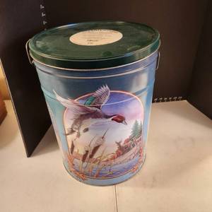 lot 1079 image: Christmas lights and tin