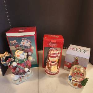 lot 1088 image: Christmas decor