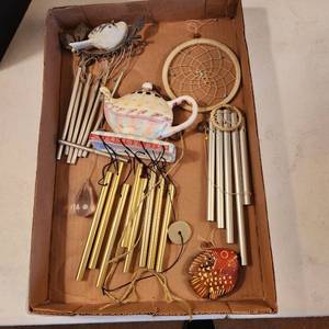 lot 1093 image: Wind chimes