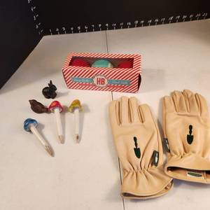 lot 1094 image: Leather gardening gloves (new), fetch balls and decor