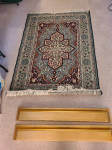 lot 1103 image: Two floating shelves and 3x5 rug