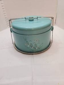 lot 1126 image: Vintage metal cake and pie carrier